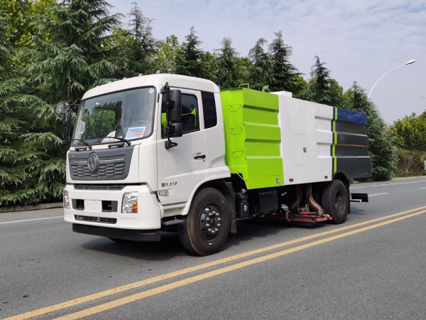 2.5方東風途逸 吸塵車